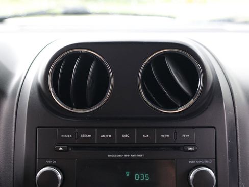 Used 2014 Jeep Patriot Sport FWD image 32