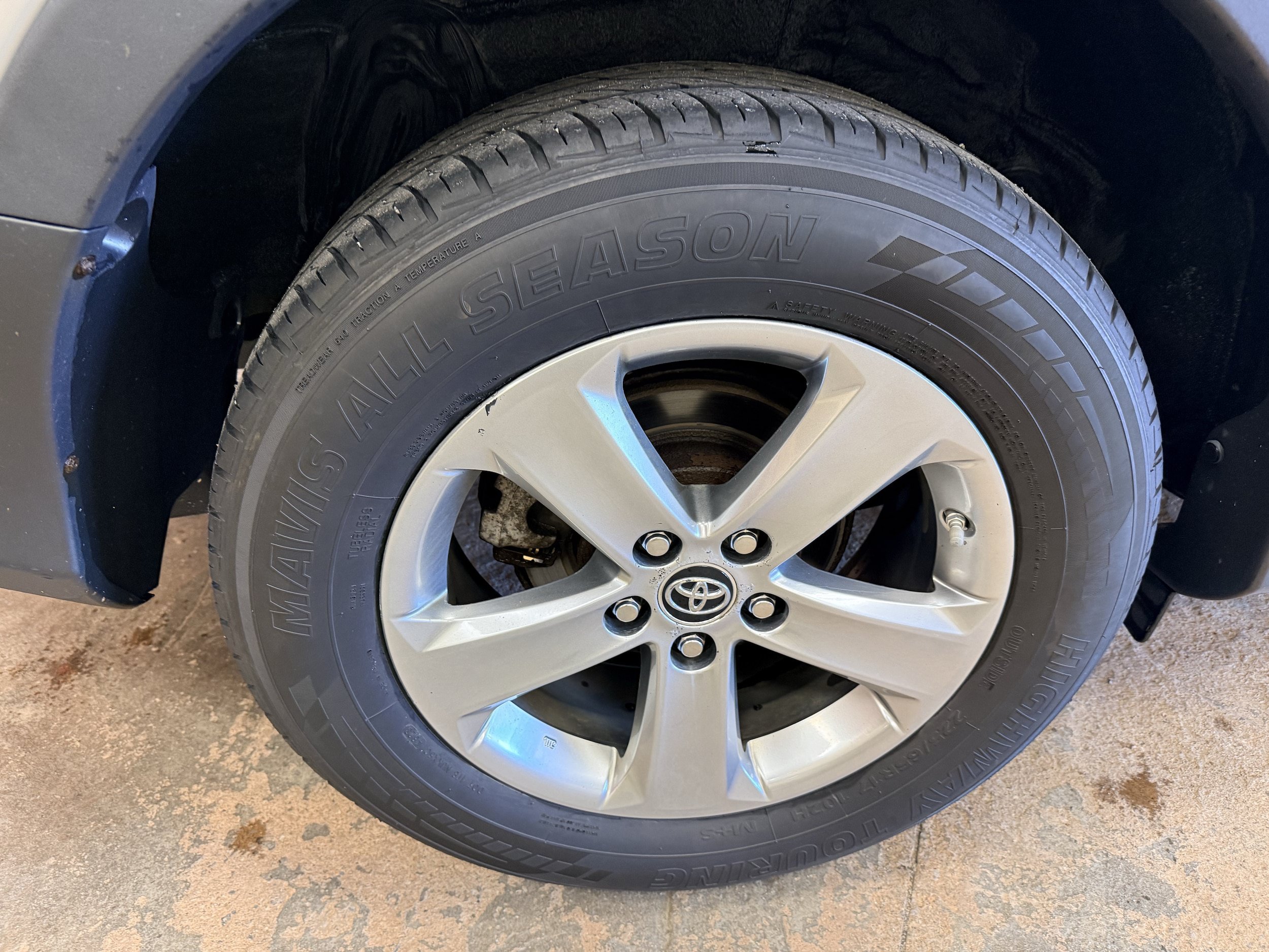 Used 2015 Toyota RAV4 XLE AWD/4WD image 11