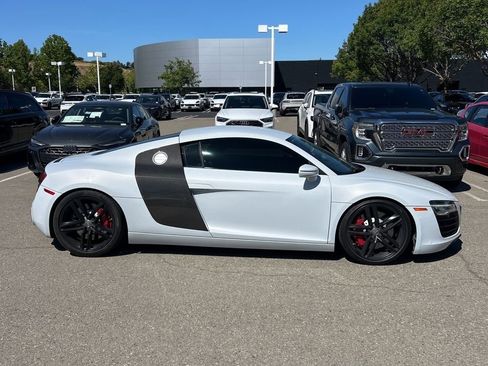 Used 2015 Audi R8 V8 w/ Extended Leather Package AWD/4WD image 3