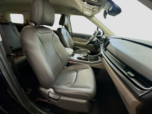 Used 2026 Kia Carnival FWD image 32