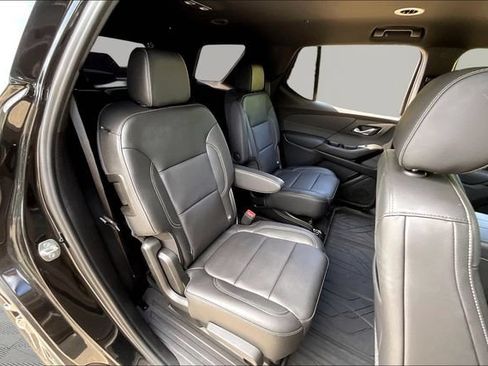 Used 2023 Chevrolet Traverse LT FWD image 17