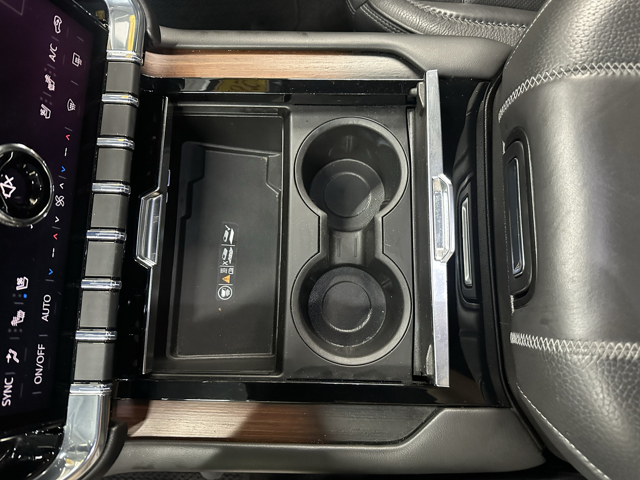 Certified 2025 GMC Yukon Denali AWD/4WD image 33