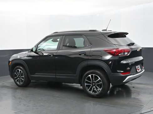 Used 2025 Chevrolet TrailBlazer LT w/ Driver Confidence Package image 3