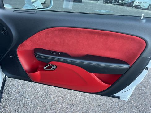 Used 2015 Dodge Challenger SRT Hellcat image 18