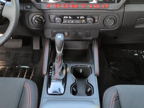 Used 2025 Nissan Frontier PRO-4X AWD/4WD image 18