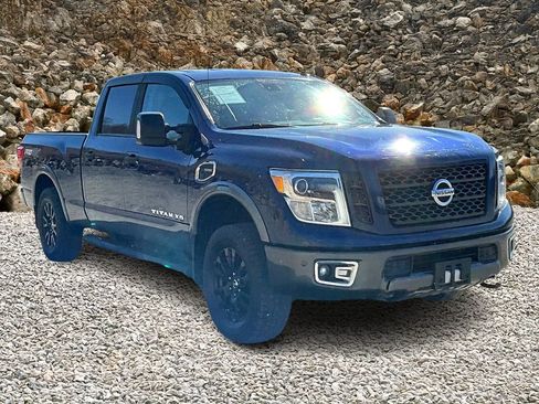 Used 2016 Nissan Titan PRO-4X w/ Pro-4x Convenience Package image 11