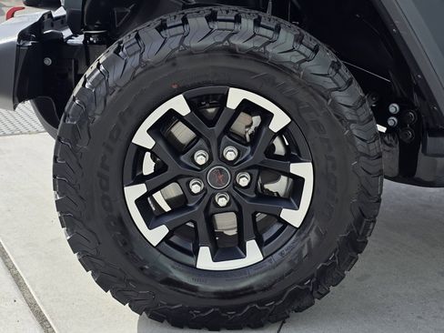 Certified 2026 Jeep Wrangler Unlimited Rubicon AWD/4WD image 9
