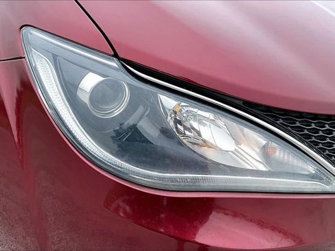 Used 2017 Chrysler Pacifica Touring-L w/ Tire & Wheel Group FWD image 26
