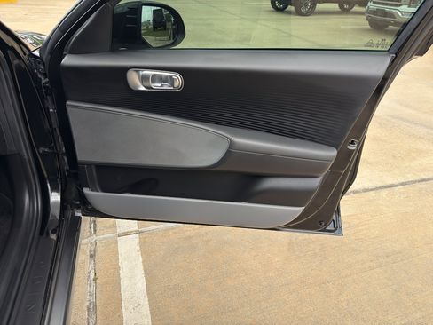 Used 2024 Hyundai Ioniq 6 SE RWD image 16