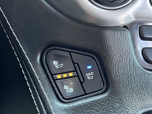 Used 2019 GMC Yukon SLT AWD/4WD image 30