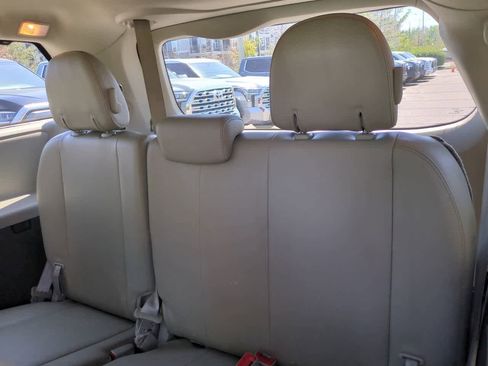 Used 2014 Toyota Sienna XLE image 13