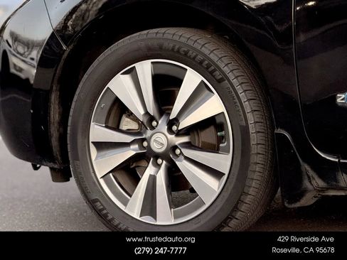 Used 2015 Nissan Leaf SV w/ Premium Package image 18