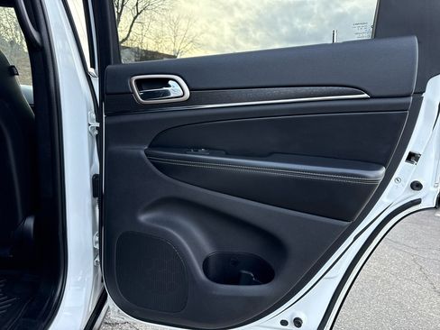 Used 2016 Jeep Grand Cherokee Limited image 21