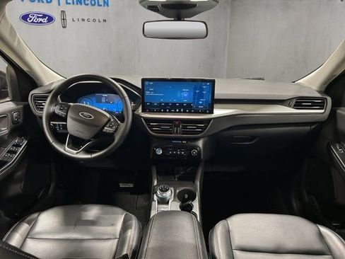 Used 2025 Ford Escape Platinum AWD/4WD image 2