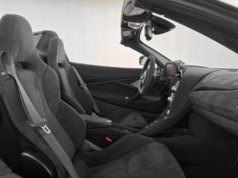 Used 2022 McLaren 765LT image 25