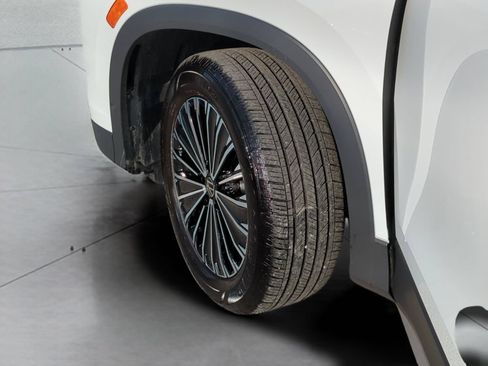 Certified 2026 Volkswagen Tiguan S w/ 18" Wheel Package AWD/4WD image 32
