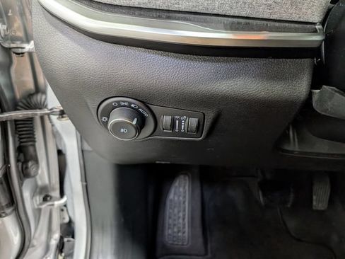 Used 2024 Jeep Compass Latitude AWD/4WD image 19
