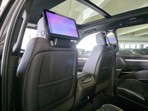New 2026 Cadillac Escalade ESV Luxury w/ LPO, Radiant Package AWD/4WD image 12