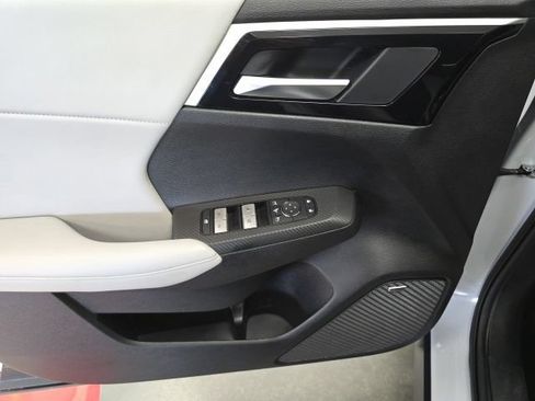 Used 2025 Mitsubishi Outlander SE FWD image 13