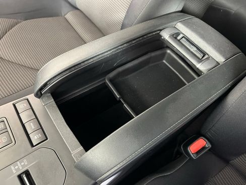Used 2022 Toyota Highlander LE FWD image 38