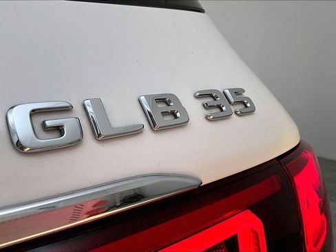 Used 2022 Mercedes-Benz GLB 35 AMG 4MATIC image 38
