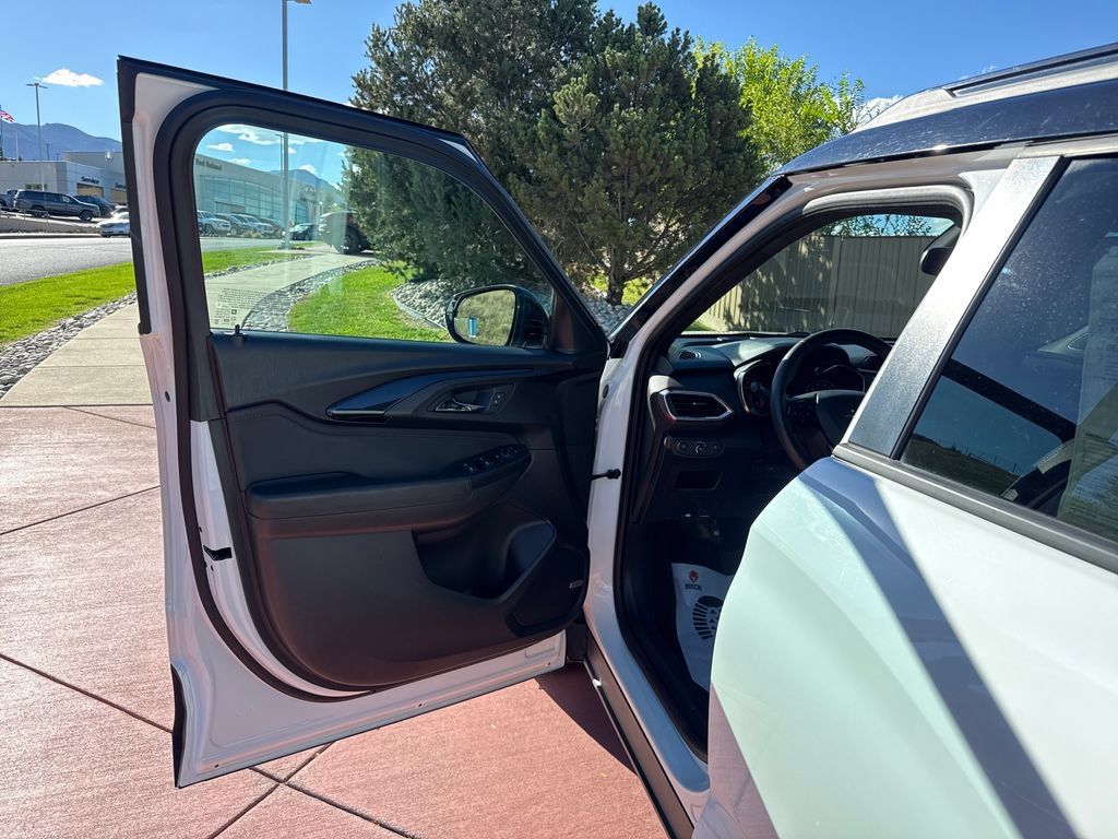Used 2021 Chevrolet TrailBlazer RS w/ Technology Package AWD/4WD image 12
