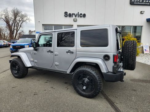 Used 2014 Jeep Wrangler Unlimited Sahara w/ Max Tow Package image 9