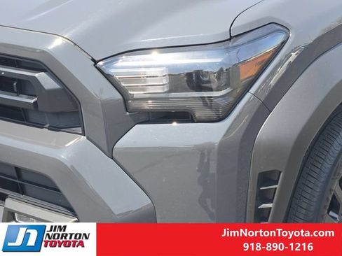 Used 2025 Toyota 4Runner SR5 AWD/4WD image 10