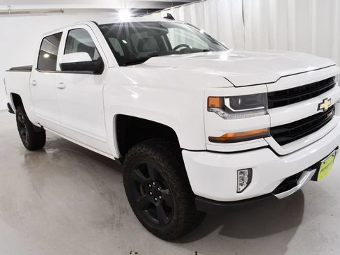 Used 2018 Chevrolet Silverado 1500 LT w/ All Star Edition AWD/4WD image 5