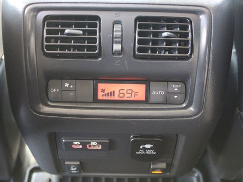 Used 2019 Nissan Pathfinder SL image 29