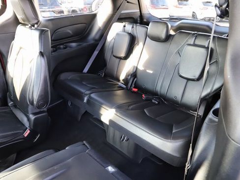 Used 2020 Chrysler Pacifica Touring-L w/ Advanced Safetytec Group image 20