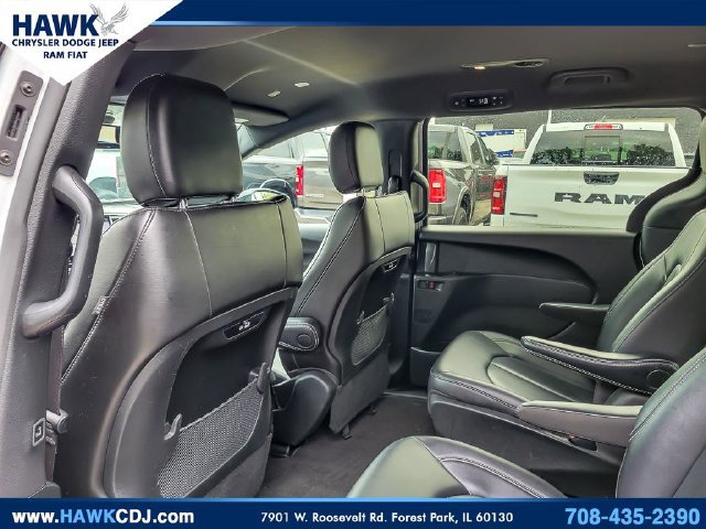 Used 2024 Chrysler Pacifica Limited FWD image 12