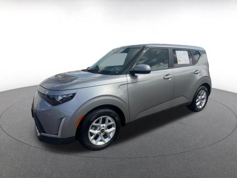 Used 2025 Kia Soul LX w/ LX Technology Package FWD image 8