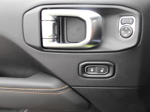 New 2025 Jeep Gladiator Sport image 18