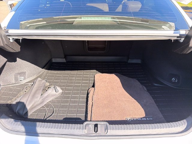 Used 2021 Lexus ES 300h Ultra Luxury w/ Accessory Package 2 FWD image 25
