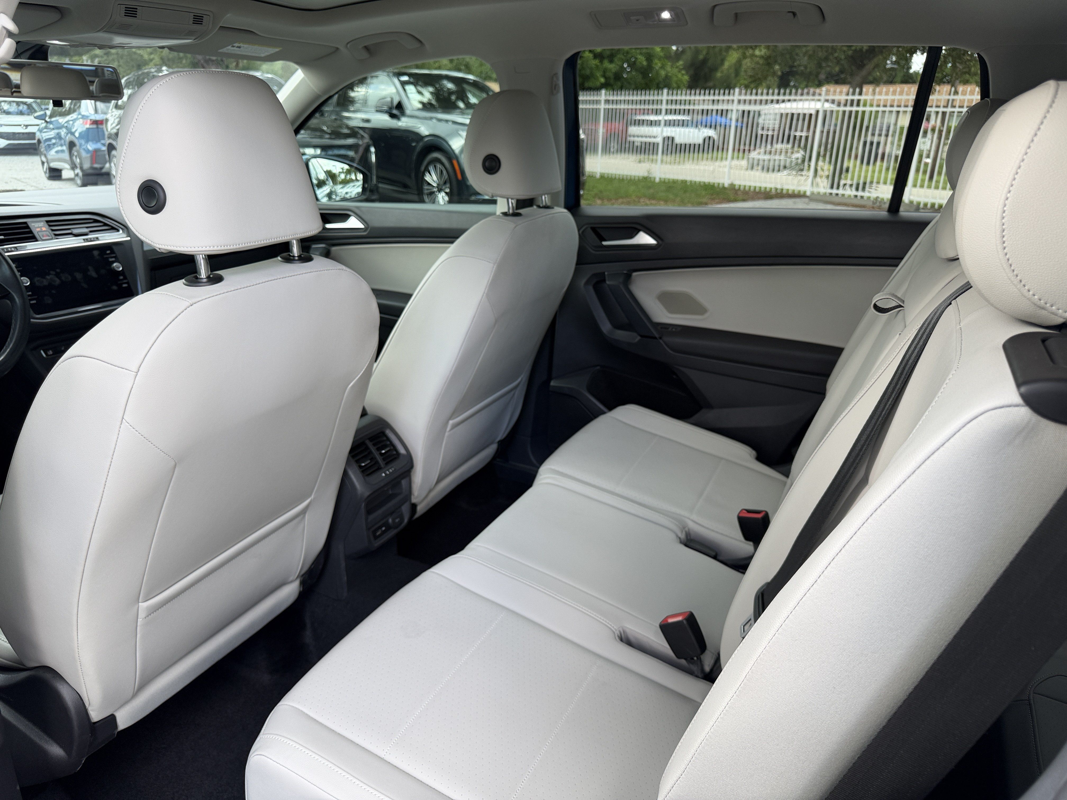 Used 2019 Volkswagen Tiguan SE w/ Panoramic Sunroof Package FWD image 17