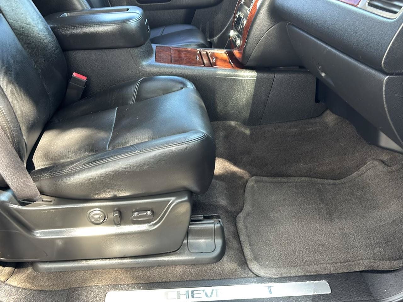 Used 2011 Chevrolet Avalanche LTZ AWD/4WD image 23