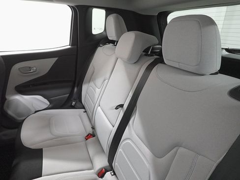 Used 2022 Jeep Renegade Latitude w/ Convenience Group image 25