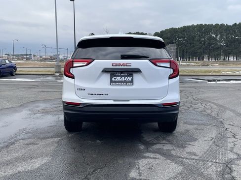 Used 2023 GMC Terrain SLE w/ Driver Convenience Package image 6