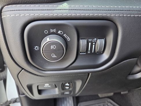 Used 2025 RAM 1500 Limited w/ Off Road Group AWD/4WD image 12
