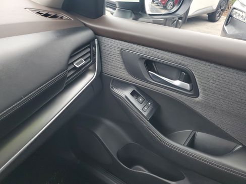 Used 2023 Nissan Rogue SV image 27