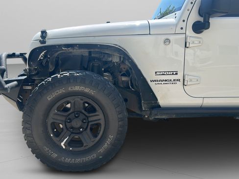 Used 2011 Jeep Wrangler Unlimited Sport w/ Connectivity Group AWD/4WD image 27