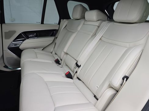 New 2026 Land Rover Range Rover SE image 14