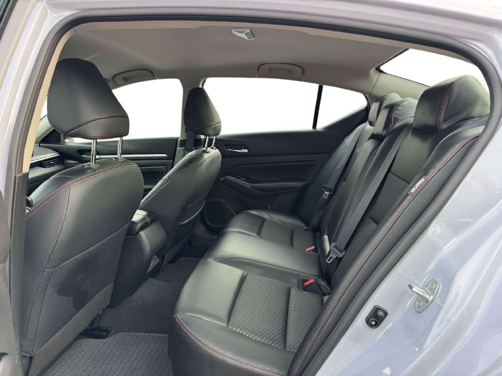 Used 2023 Nissan Altima 2.5 SR FWD image 13