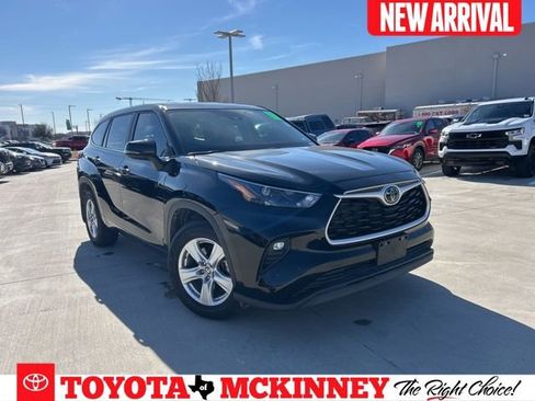 Certified 2023 Toyota Highlander LE image 1