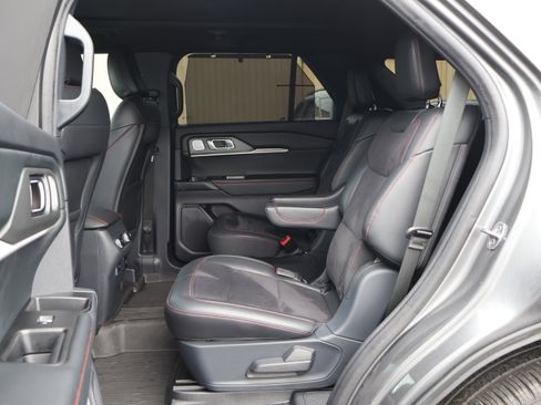 Used 2025 Ford Explorer ST image 30