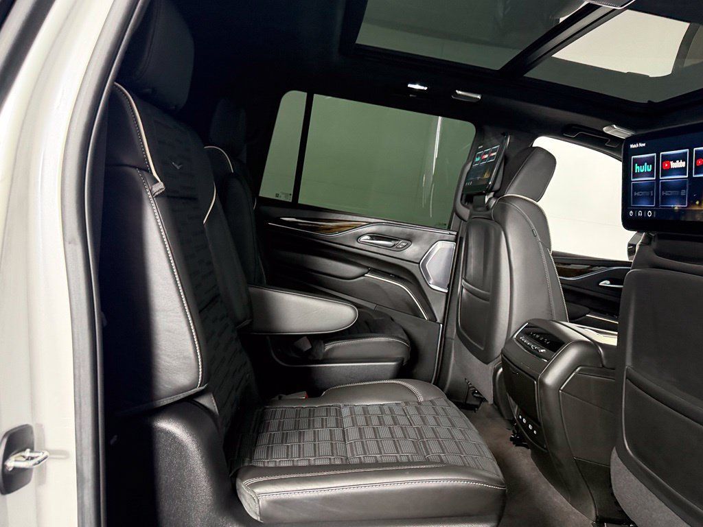Used 2024 Cadillac Escalade ESV Sport Platinum w/ LPO, ONYX Package AWD/4WD image 26
