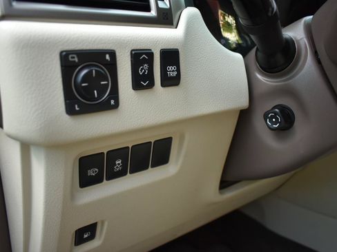 Used 2014 Lexus GX 460 w/ Premium Package AWD/4WD image 28