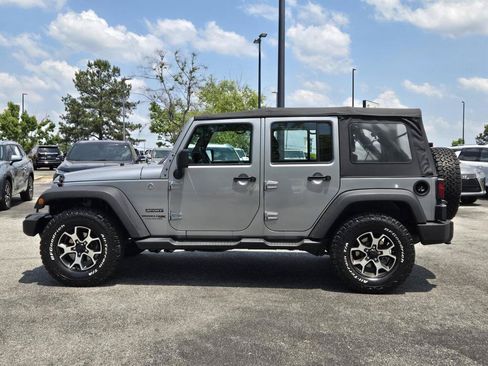 Used 2018 Jeep Wrangler Unlimited Sport w/ Connectivity Group AWD/4WD image 12
