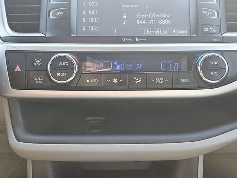 Used 2015 Toyota Highlander XLE FWD image 10